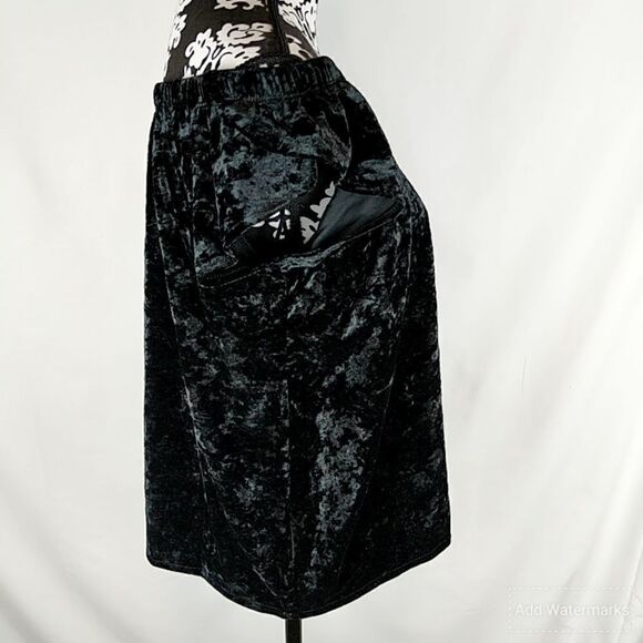 Love by Design crushed velvet off the shoulder to - Picture 4 of 5